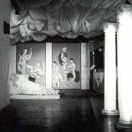 Interni della discoteca Kinki di Bologna, vista dell'ingresso con pavimento in amianto nero. © Domus 638 / aprile 1983.